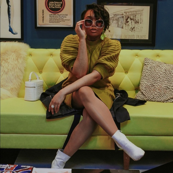 Meet your Posher, Amber Krystya - Picture 5 of 8